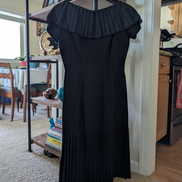 Vintage taffeta 1960s little black dress - Picture 1 of 8